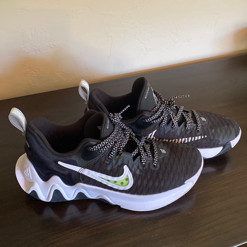Nike Used like new Giannis Antetokounmpo basketball shoes